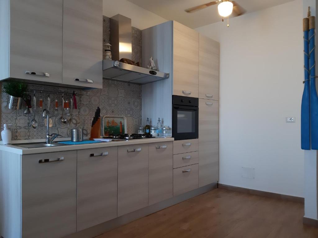 Kuchyň nebo kuchyňský kout v ubytování SeeonSea Apartment