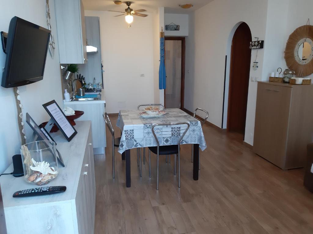 TV a/nebo společenská místnost v ubytování SeeonSea Apartment