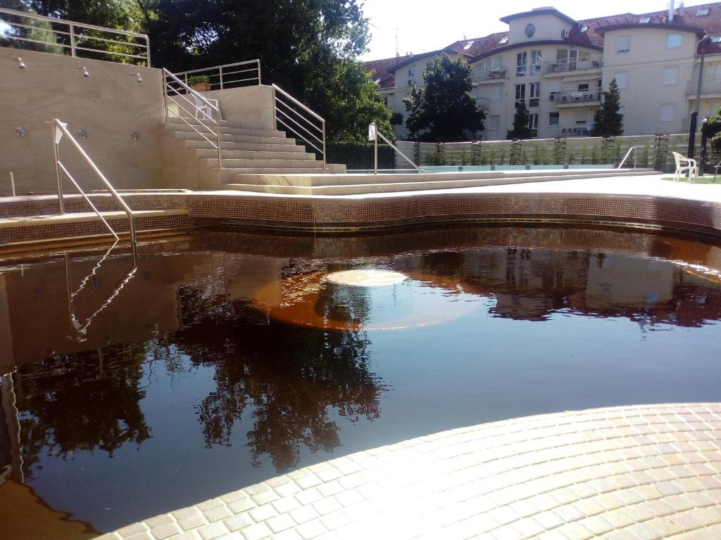 Bazén v ubytování Hotel Barátság nebo v jeho okolí