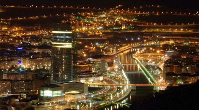 Nespecifikovaný výhled na destinaci Bilbao nebo výhled na město při pohledu z apartmánu