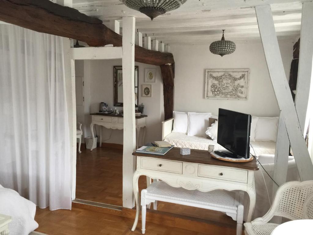 TV a/nebo společenská místnost v ubytování B&B les Agapanthes