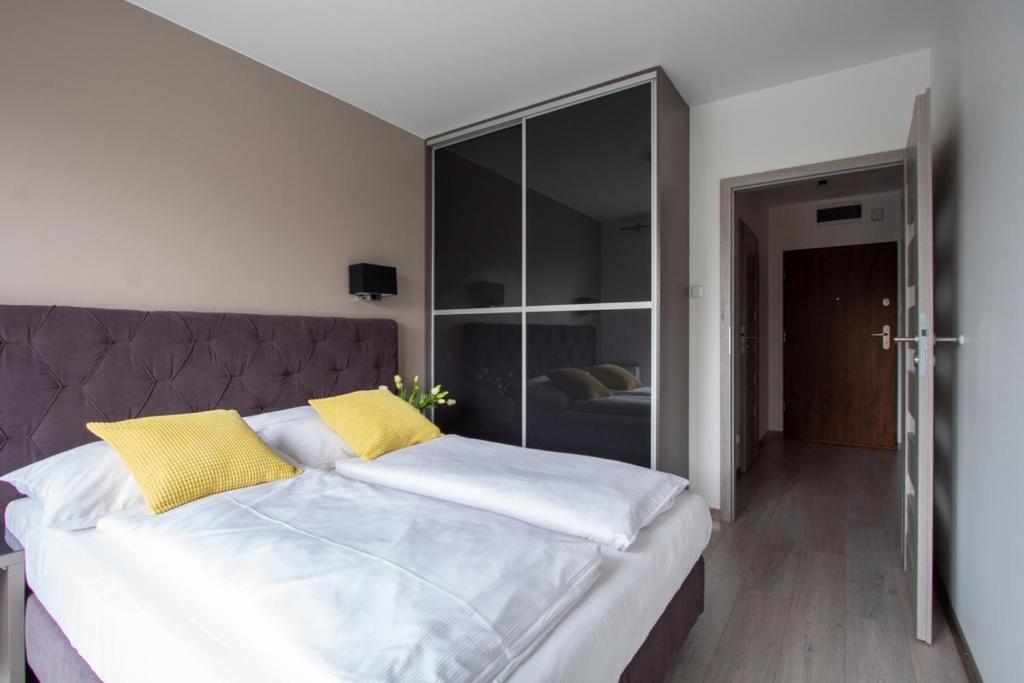 Posteľ alebo postele v izbe v ubytovaní Apartament W Rezydencji Solna