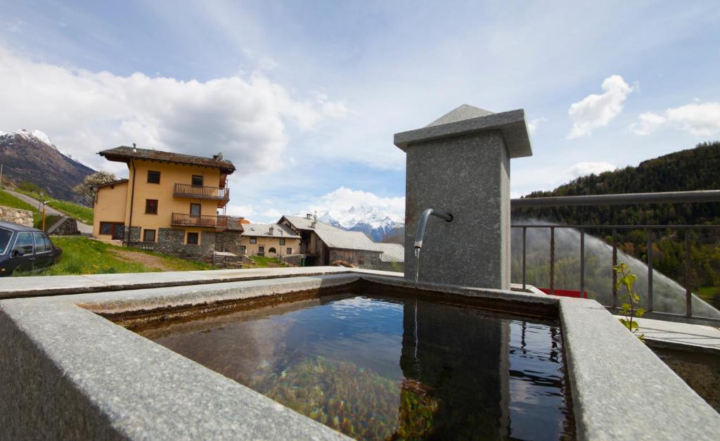 a pool of water on top of a house at Maison Jaune 26 in Aosta