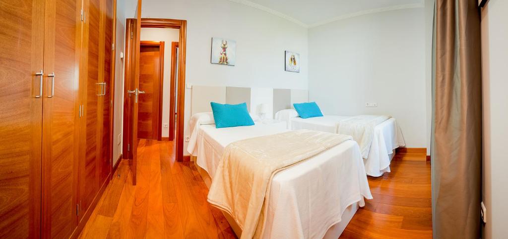 Posteľ alebo postele v izbe v ubytovaní Apartamentos Villa Zoila Baiona