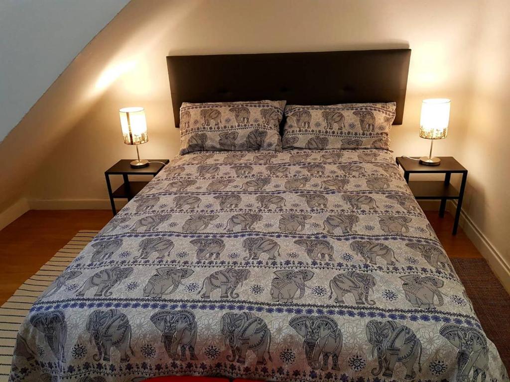 A bed or beds in a room at Casa Coqueta y confortable en Oviedo