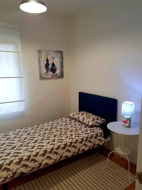 A bed or beds in a room at Casa Coqueta y confortable en Oviedo