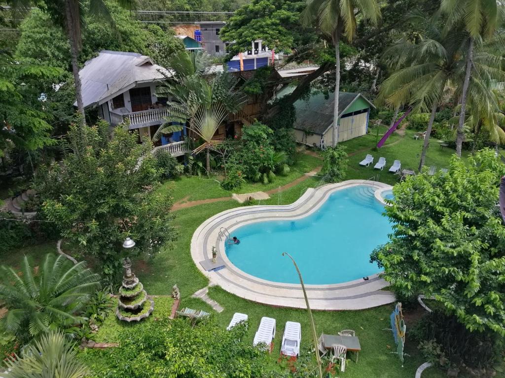an overhead view of a swimming pool in front of a house at Kokosnuss Garden Resort in Coron