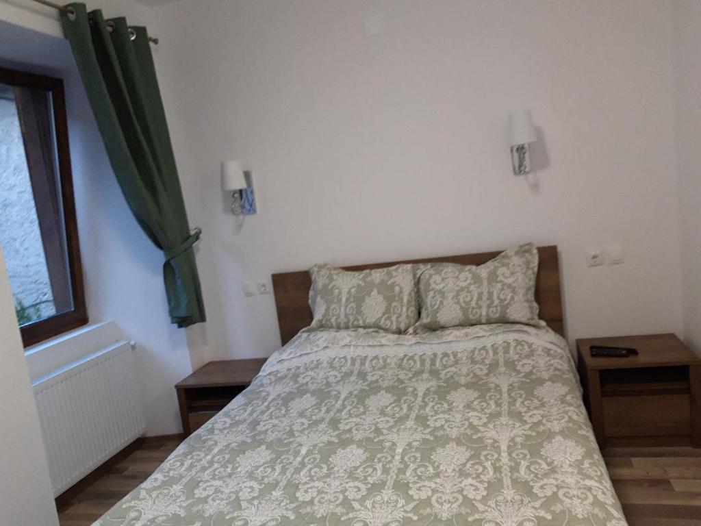 a bedroom with a bed and a window at Sara House in Bistriţa