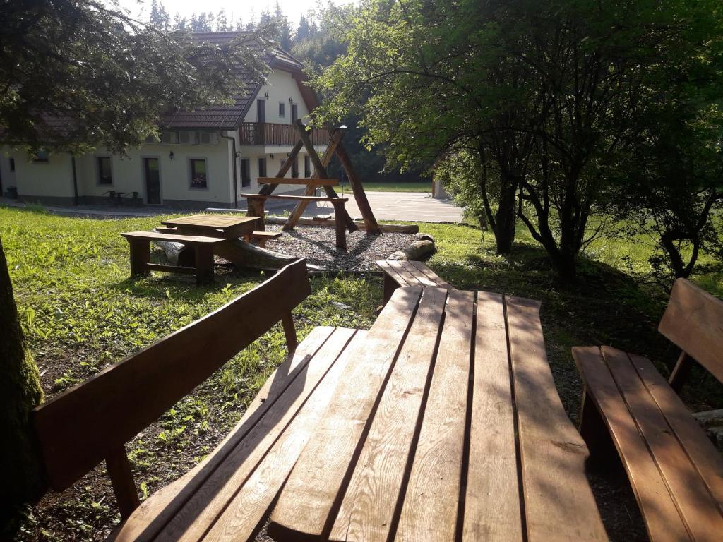 Simnovi apartmaji - surrounded by nature - Habitación Triple Estándar