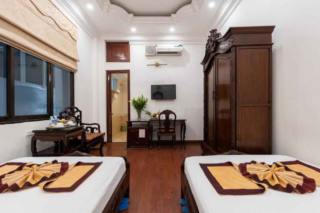 Postel nebo postele na pokoji v ubytování Hanoi Little Town Hotel