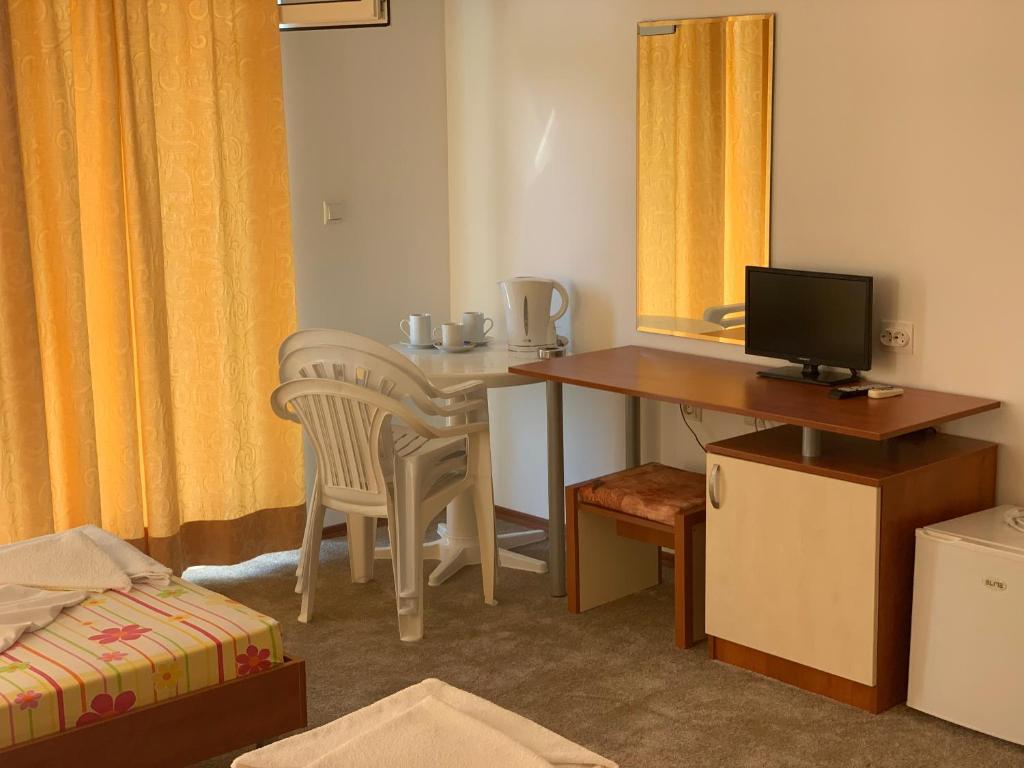 A bed or beds in a room at Lilia Guest House