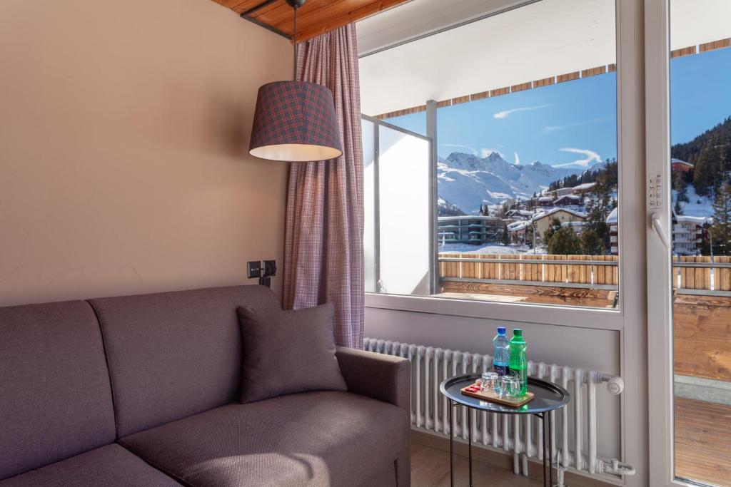 Nespecifikovaný výhled na hory nebo výhled na hory při pohledu z hotelu
