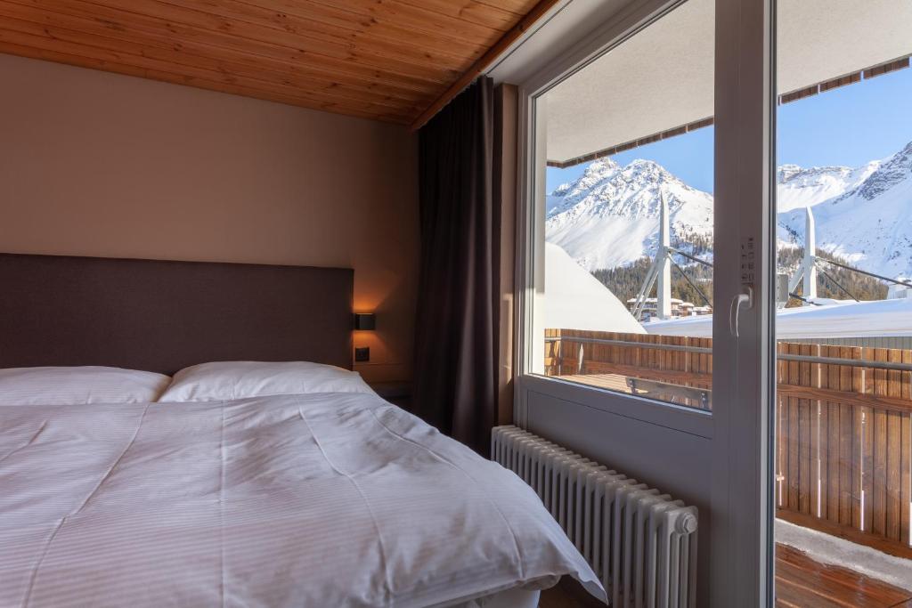 Nespecifikovaný výhled na hory nebo výhled na hory při pohledu z hotelu