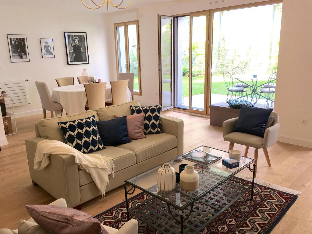 Stylish 3 Bedroom Apartment With Garden In The Eiffel Tower Area Paris Updated 21 Prices Stylish 3 Bedroom Apartment With Garden In The Eiffel Tower Area Paris Updated 21 Prices