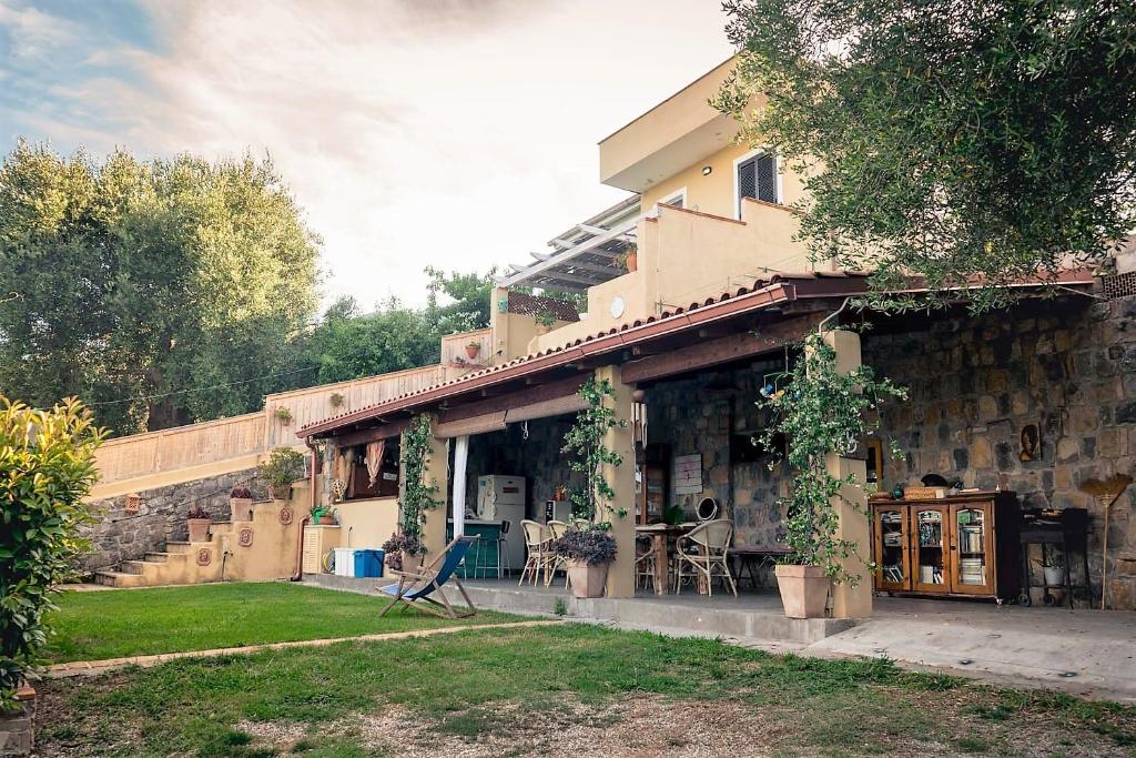 a house with a table and chairs in a yard at B&B Casa dei Nonni in Scario
