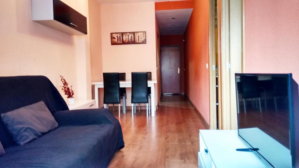 a living room with a couch and a table with chairs at Precioso Apartment Lepanto-Levante in Benidorm