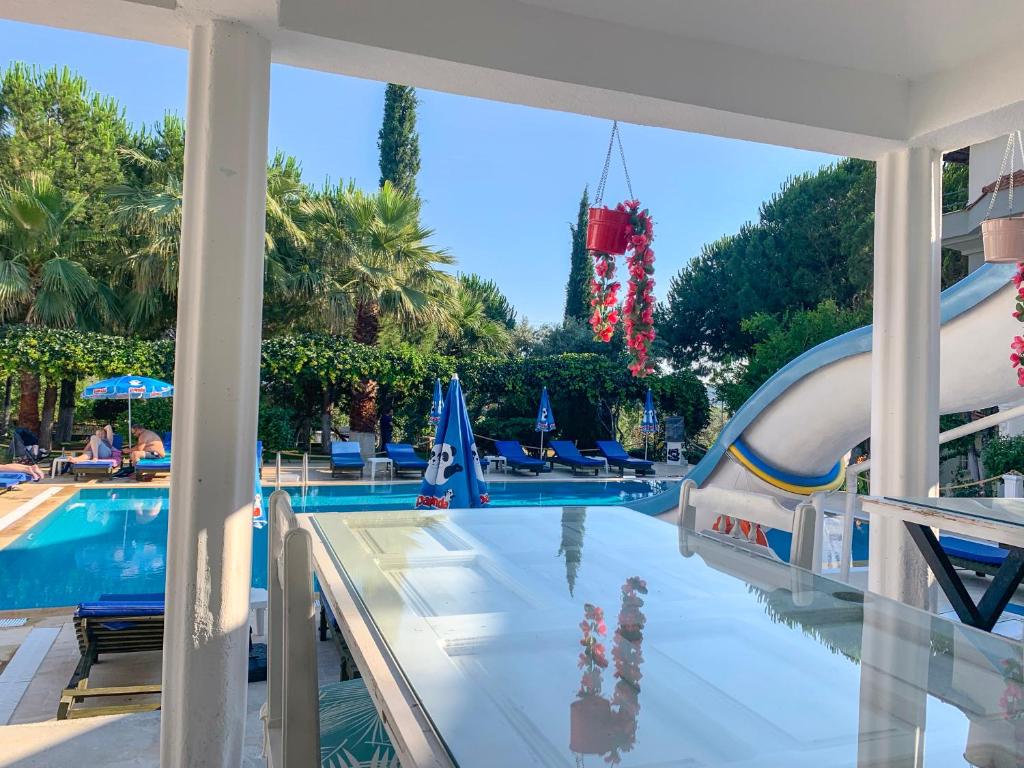 Bazén v ubytování Kaizen Gate Hotel nebo v jeho okolí