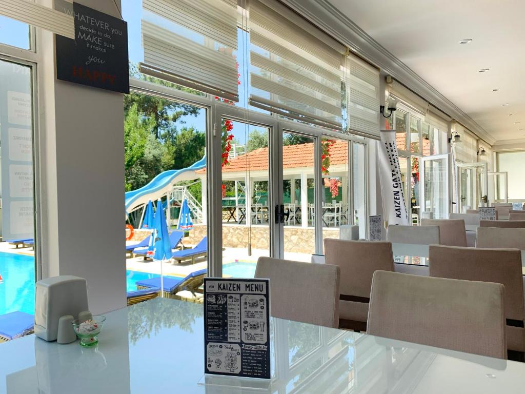 Bazén v ubytování Kaizen Gate Hotel nebo v jeho okolí