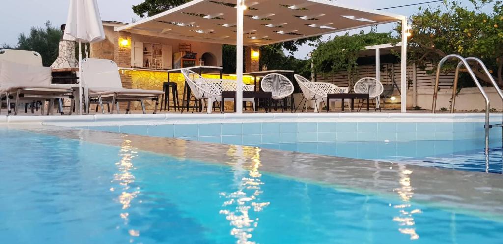 Bazén v ubytování Galaxy Hotel nebo v jeho okolí