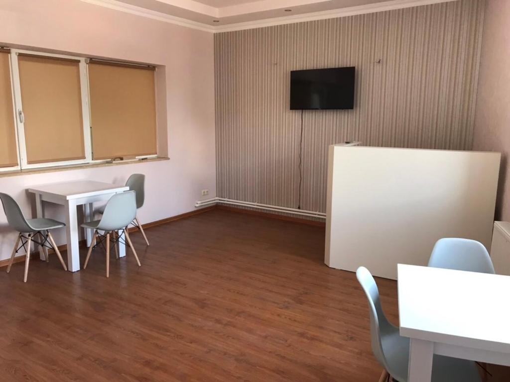 TV a/nebo společenská místnost v ubytování Liko Hostel
