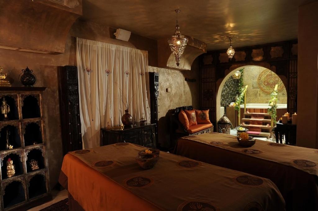 Postel nebo postele na pokoji v ubytování El Chante Spa Hotel
