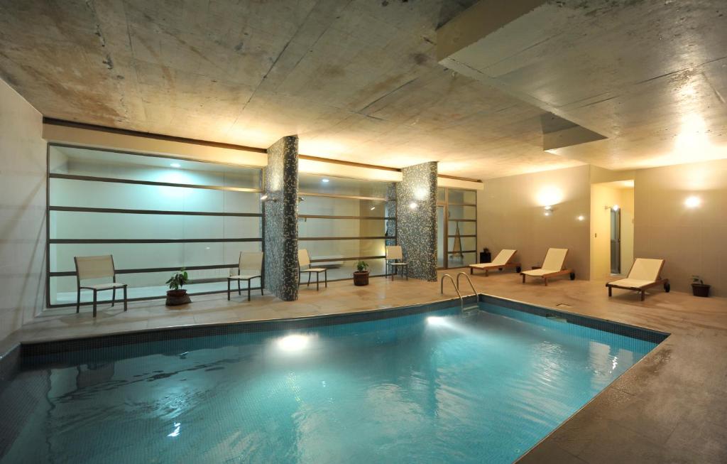 Piscina a Hotel de Castro o a prop