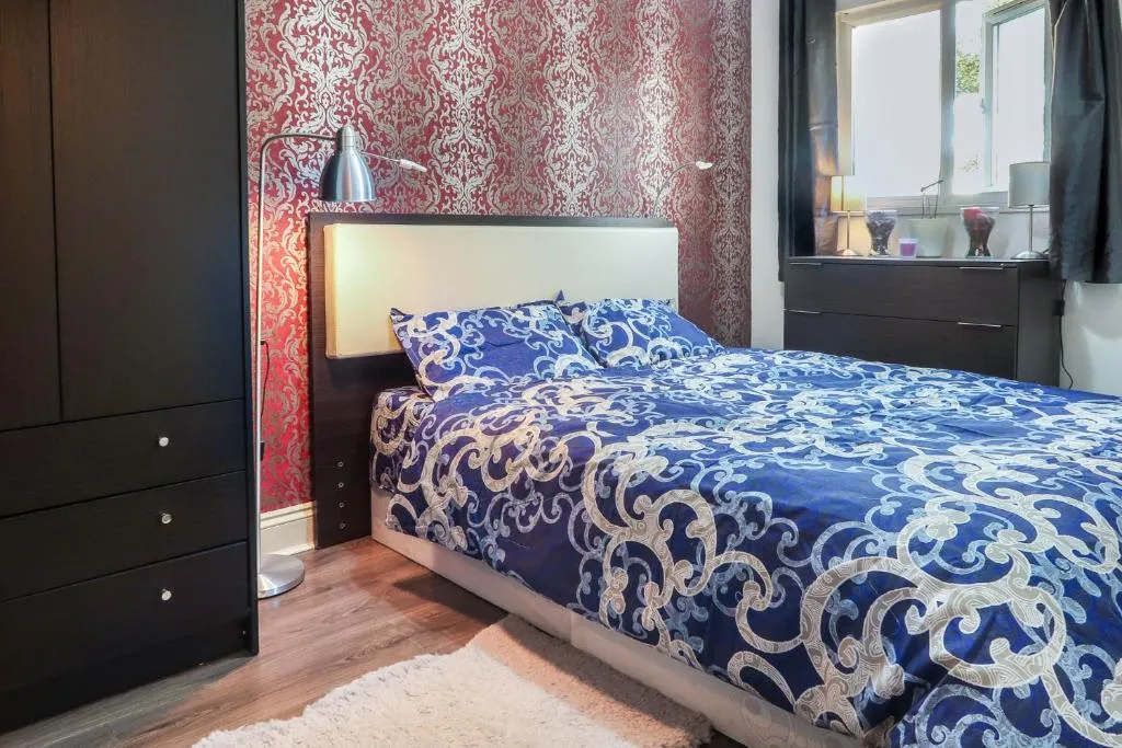 BAZELY STREET DELUXE SINGLE ROOM 4, London, United Kingdom