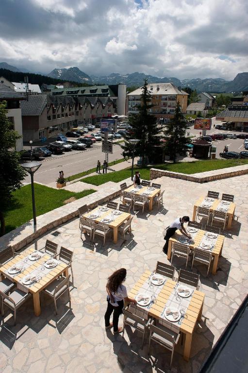 Nespecifikovaný výhled na hory nebo výhled na hory při pohledu z hotelu