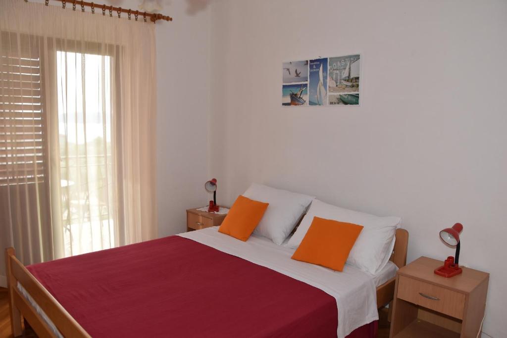 Postel nebo postele na pokoji v ubytování Apartmani Bošana