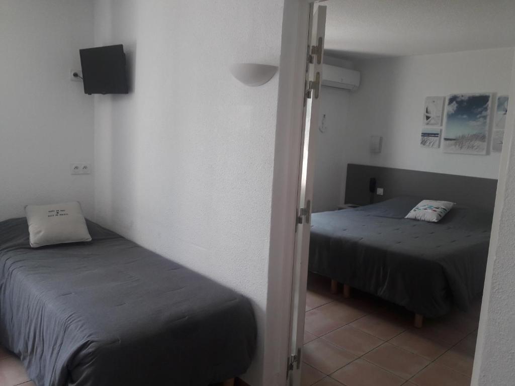 Postel nebo postele na pokoji v ubytování Hotel Le Bleu Marine