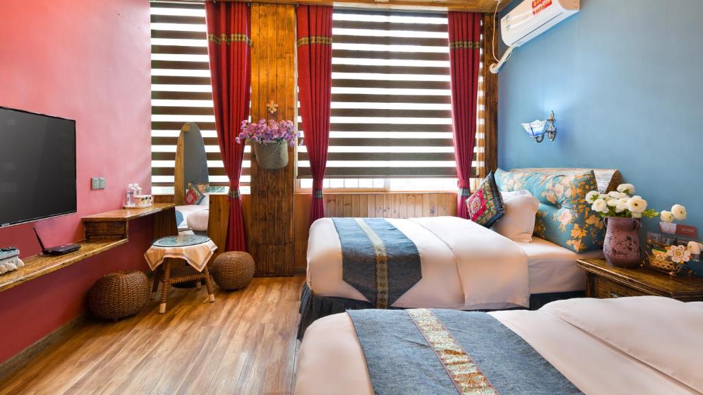Postel nebo postele na pokoji v ubytování Floral Hotel · Baihui Living Zhangjiajie
