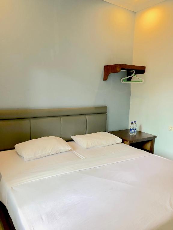 Postel nebo postele na pokoji v ubytování New Green Sentul Resort