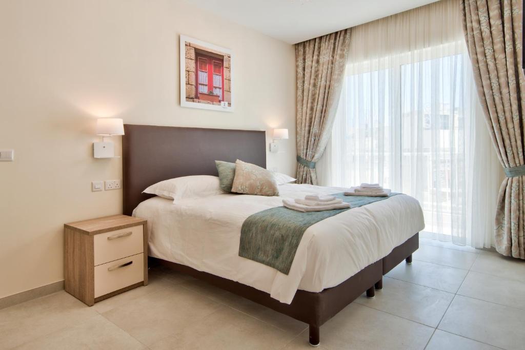 Postel nebo postele na pokoji v ubytování The Suites – Piazza Kirkop