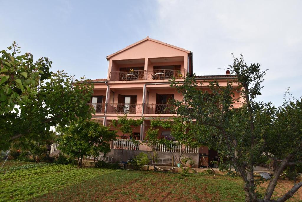 Zahrada ubytování Apartmani Bošana