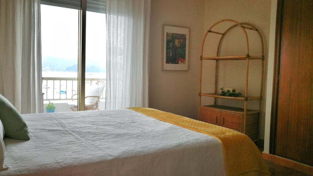 Postel nebo postele na pokoji v ubytování Apartamento Rías Baixas - 1a Línea Playa Raxó