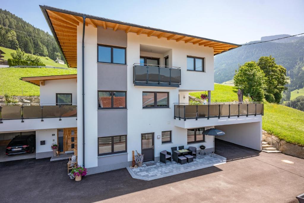 Výhľad na hory alebo výhľad na hory priamo z apartmánu