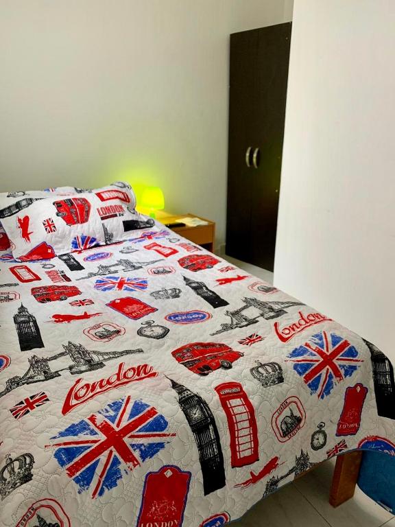 Postel nebo postele na pokoji v ubytování Aloha Hostel