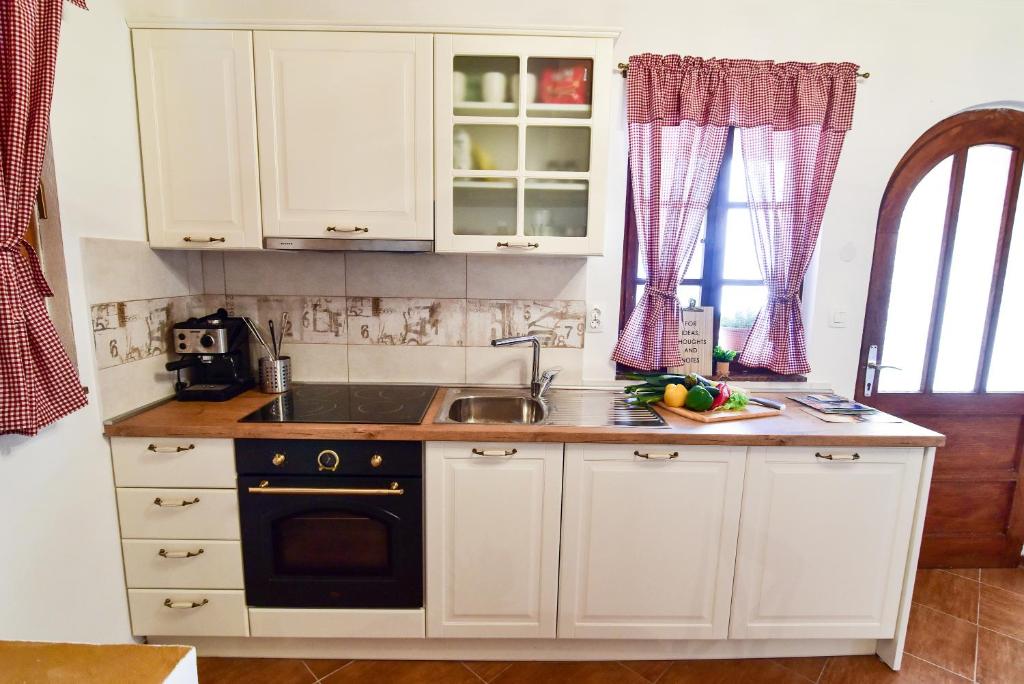Kuchnia lub aneks kuchenny w obiekcie Apartman Mare