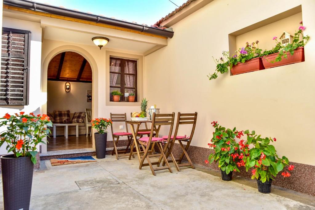 Patio lub wspólna przestrzeń na świeżym powietrzu w obiekcie Apartman Mare