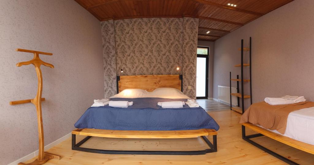 Llit o llits en una habitació de Vache Hotel