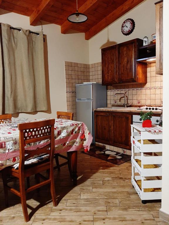 CASA ANGY a Iglesias - Grazioso Appartamento con Giardino