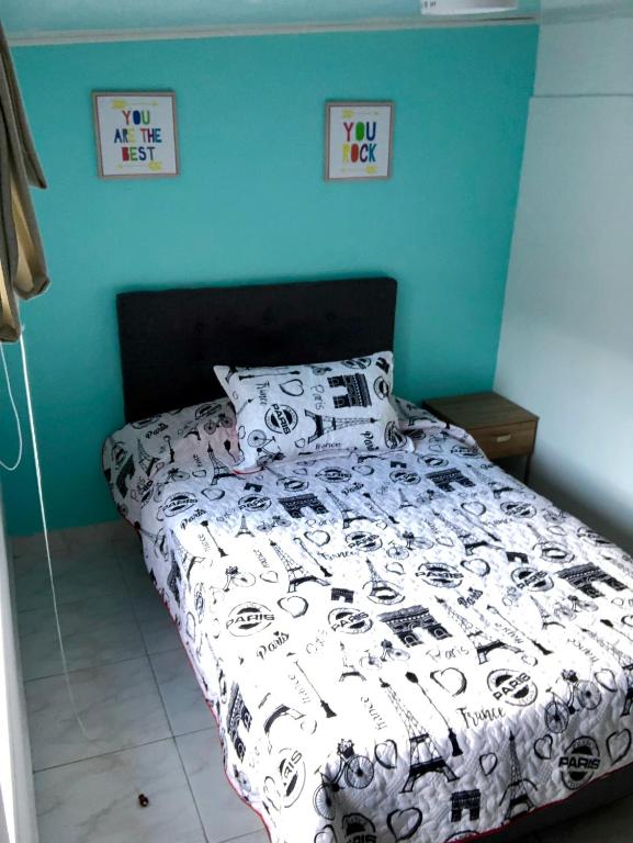 Postel nebo postele na pokoji v ubytování Aloha Hostel