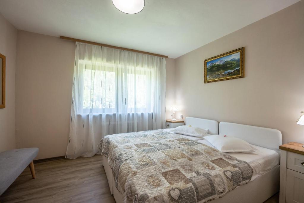 Postel nebo postele na pokoji v ubytování Alpenhotel Edelweiss
