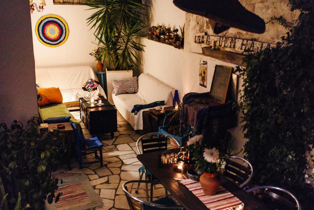 Posezení v ubytování Olive Hostel Lagos