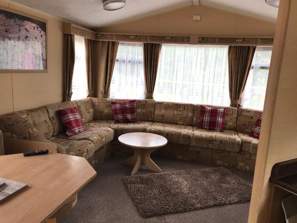 Posezení v ubytování Pet friendly riverside static caravan