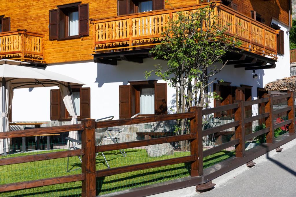 Budynek, w którym mieści się apartament