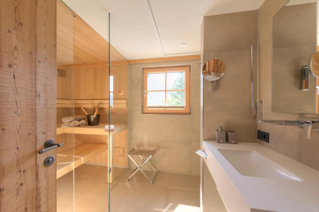 Kúpeľňa v ubytovaní ArlBerglife Ferienresort
