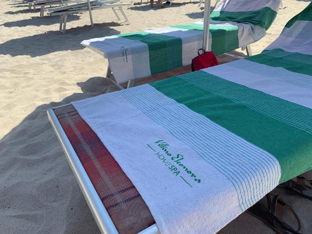 a couple of beds sitting on the beach at Villino Eleonora in Parghelia