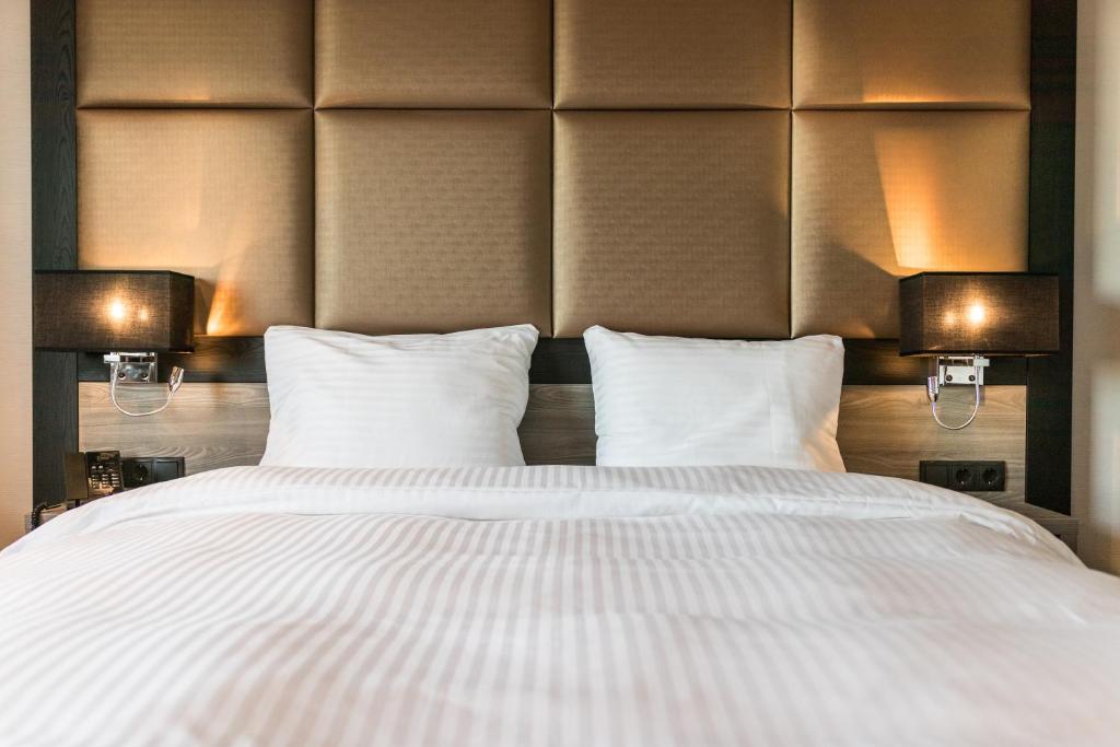 Postel nebo postele na pokoji v ubytování Riva hotel Den Haag - Delft