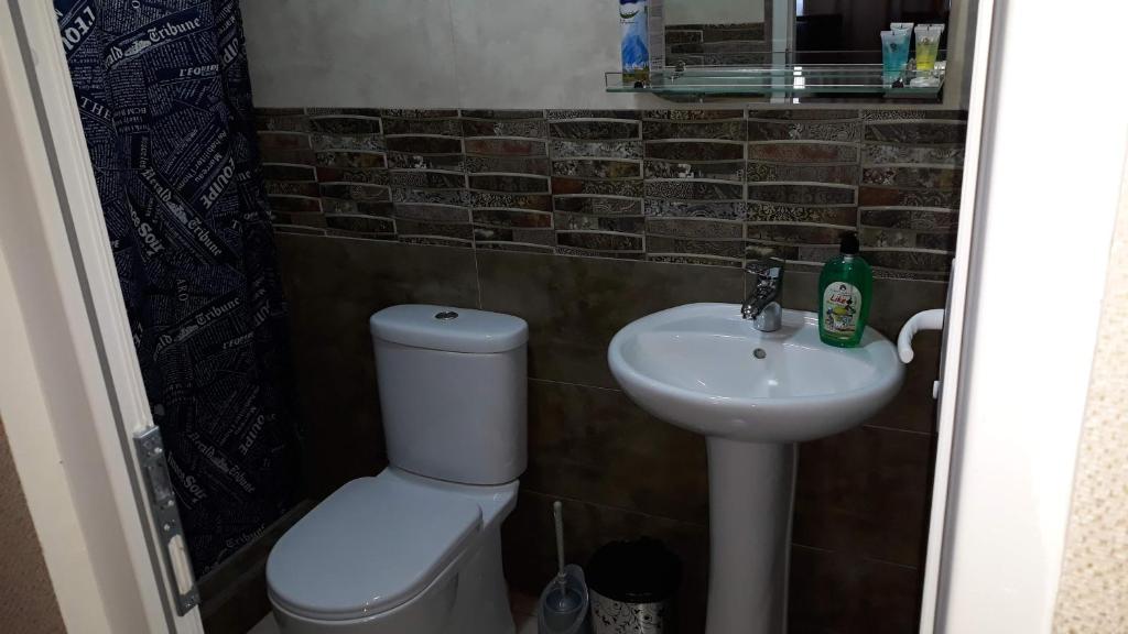Koupelna v ubytování MANGO Guesthouse